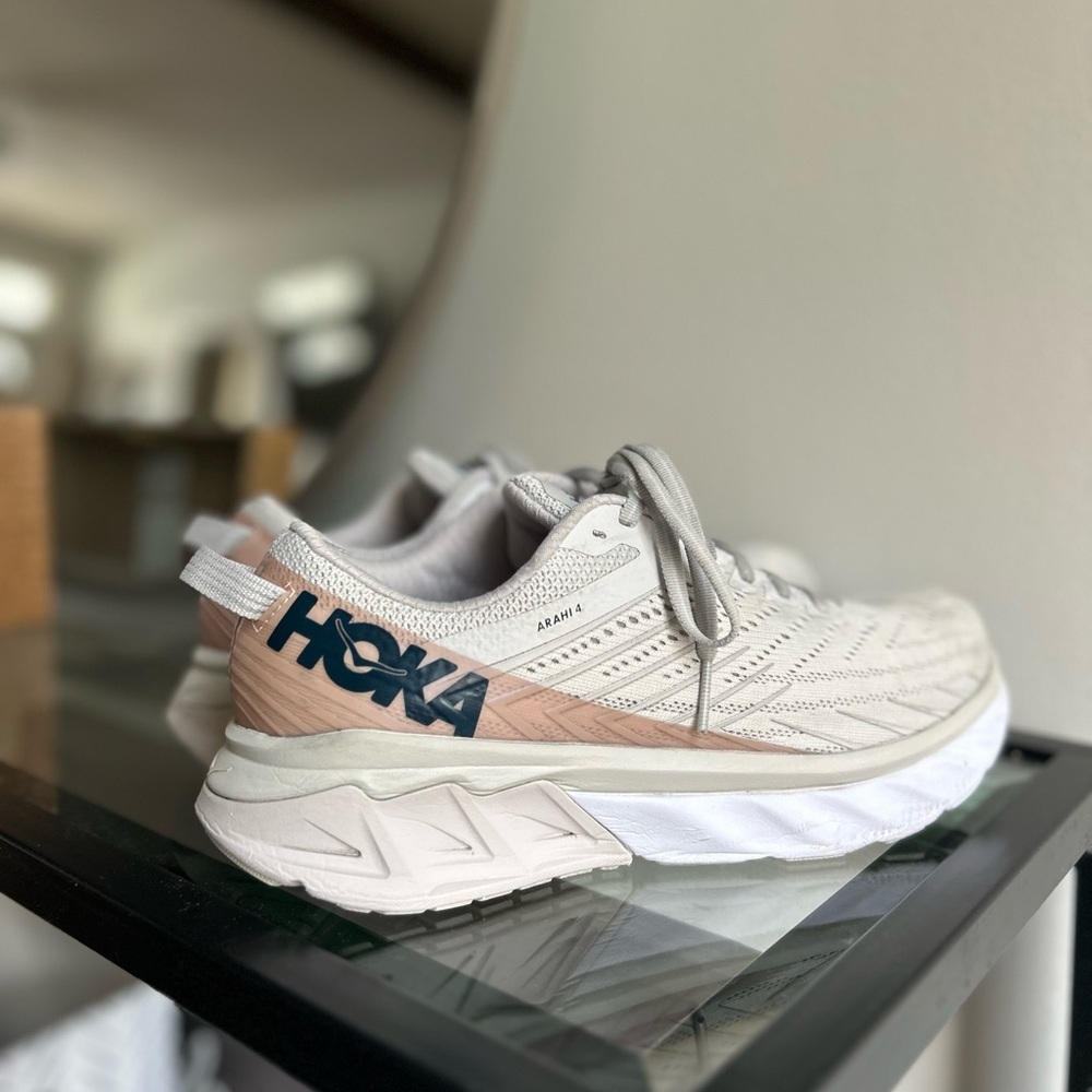 HOKA One One Arahi 4